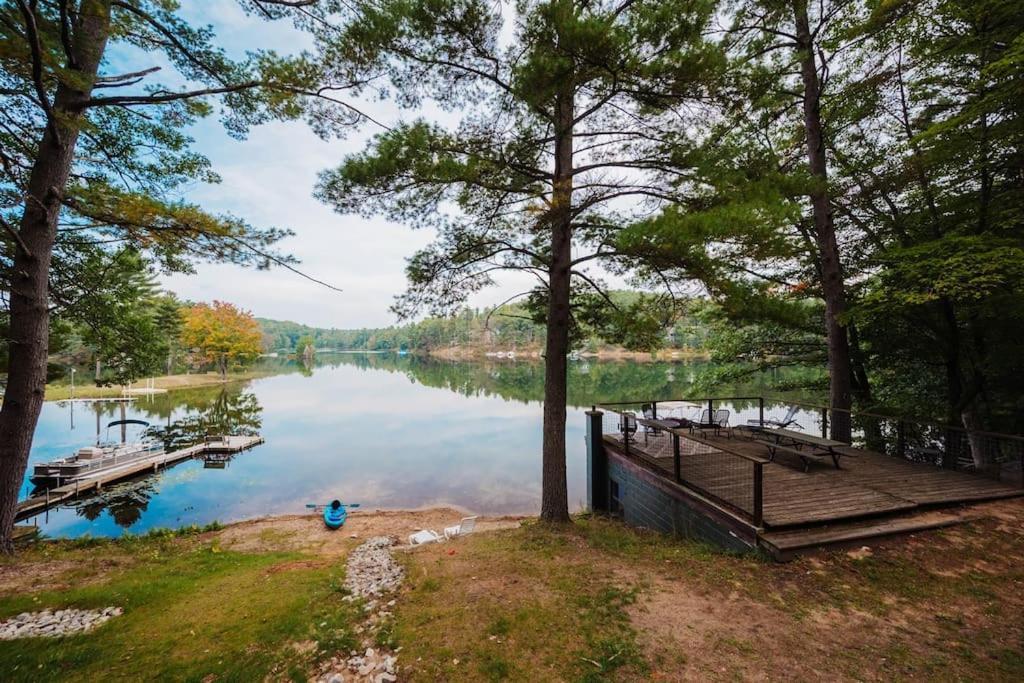 Arbutus Lake 3 Bedroom Cottage مدينة ترافيرز المظهر الخارجي الصورة