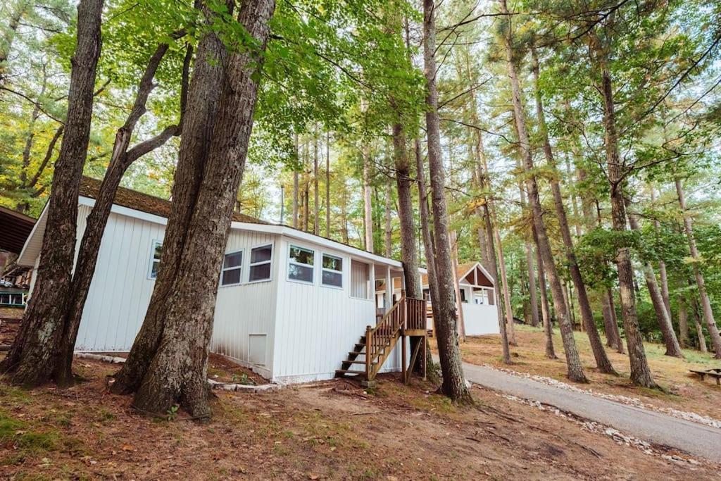 Arbutus Lake 3 Bedroom Cottage مدينة ترافيرز المظهر الخارجي الصورة