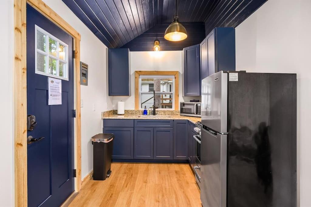 Arbutus Lake 3 Bedroom Cottage مدينة ترافيرز المظهر الخارجي الصورة