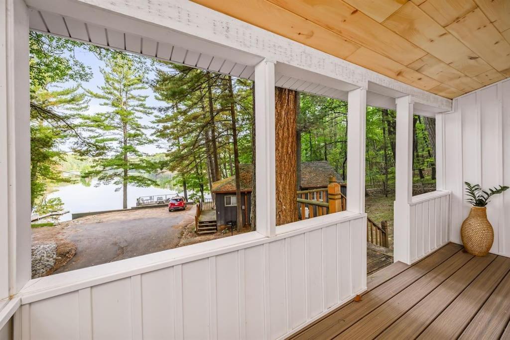 Arbutus Lake 3 Bedroom Cottage مدينة ترافيرز المظهر الخارجي الصورة