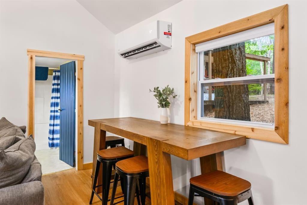 Arbutus Lake 3 Bedroom Cottage مدينة ترافيرز المظهر الخارجي الصورة